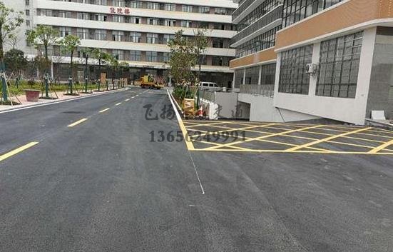 蘇州廣場(chǎng)道路交通設(shè)施標(biāo)志和道路劃線多少錢(qián)？