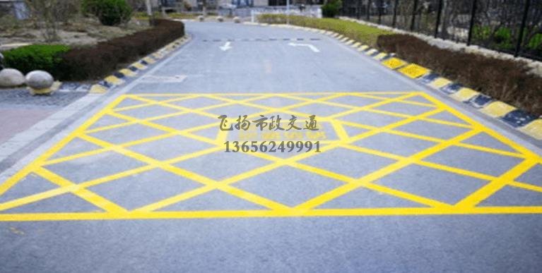 蘇州小區(qū)道路消防車通道劃線標(biāo)準(zhǔn)化示意圖，停車場消防車通道的設(shè)計(jì)規(guī)定要求？