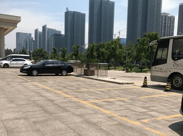 酒店賓館停車位劃線找什么單位，找誰(shuí)來(lái)劃線？