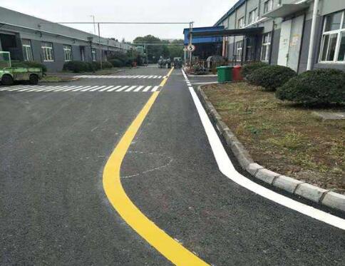 廠區(qū)道路劃線作用是什么，廠區(qū)道路劃線找誰？飛揚市政口碑好