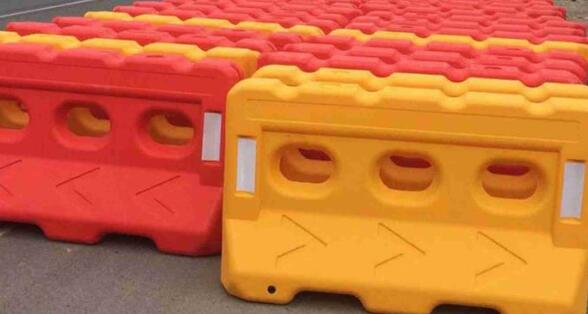 蘇州道路劃線分析：水馬應(yīng)該加多少水，水馬在裝水的要求標準?