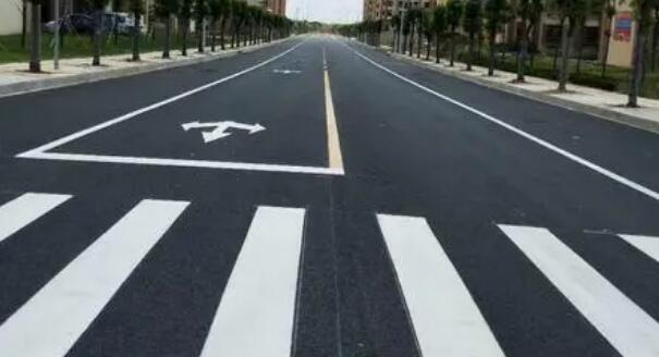 廠里道路劃線是否是必須的？?jī)?yōu)化交通秩序，提升安全性