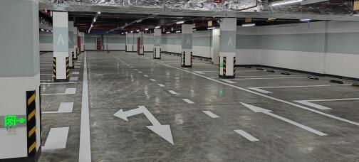 停車場劃線解析，高效利用空間，5300平米可容納多少停車位？