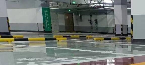 蘇州環(huán)氧地坪廠家分析，冬天進(jìn)行地坪施工時(shí)，特別注意以下幾個(gè)方面？
