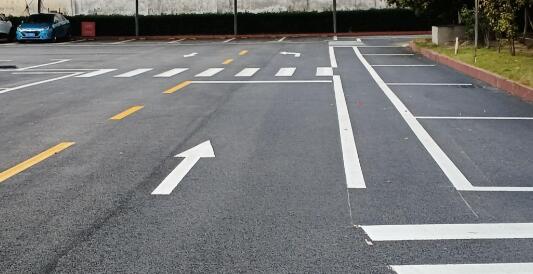 蘇州廠區(qū)劃線解讀，100個(gè)小車位需要多少桶油漆？