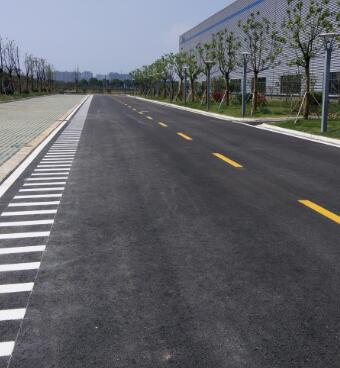 蘇州工廠地面劃線？專業(yè)團(tuán)隊(duì)打造高效廠區(qū)交通體系