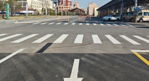 蘇州商業(yè)廣場地面劃線專家，包工包料打造智慧化通行空間